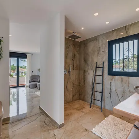 Beachside In Carib Playa 마르베야