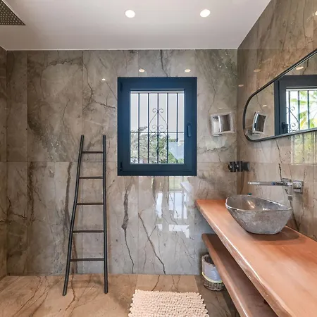 Beachside In Carib Playa 빌라